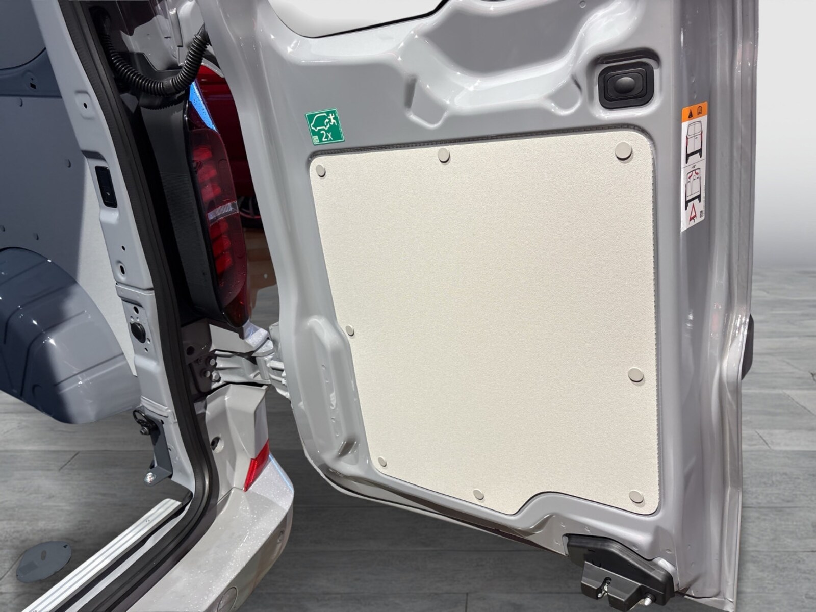 Volkswagen Transporter Kasten kurzer Radstand – Bild 13