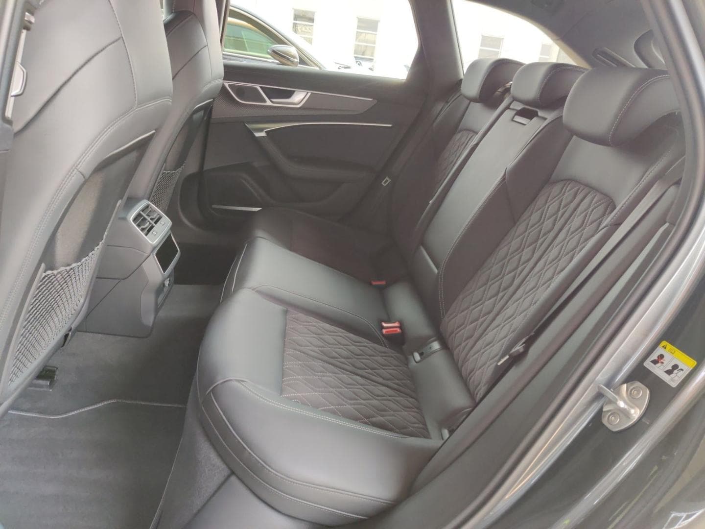 Bild über Audi S6 Avant TDI quattro tiptronic - für weitere Informationen kontaktieren Sie den Audi Partner
