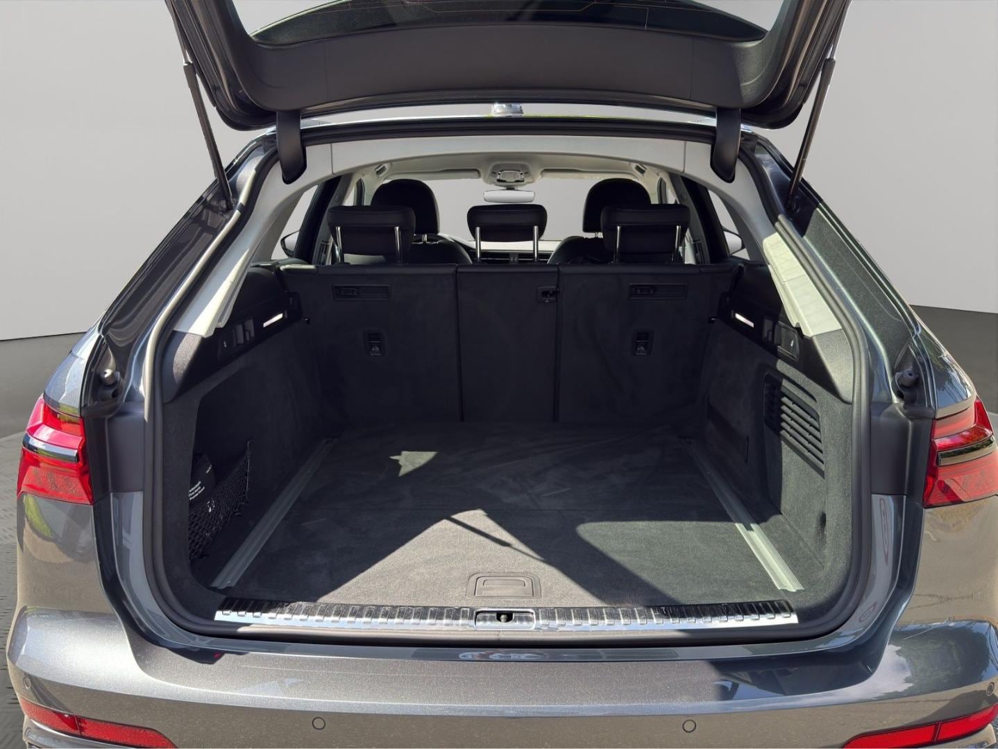Bild über Audi S6 Avant TDI quattro tiptronic - für weitere Informationen kontaktieren Sie den Audi Partner
