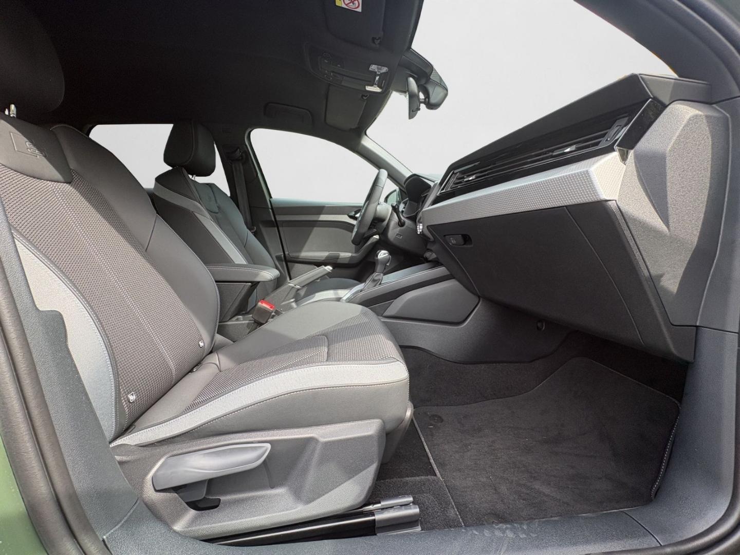 Bild über Audi A1 Sportback S line 30 TFSI S tronic - für weitere Informationen kontaktieren Sie den Audi Partner