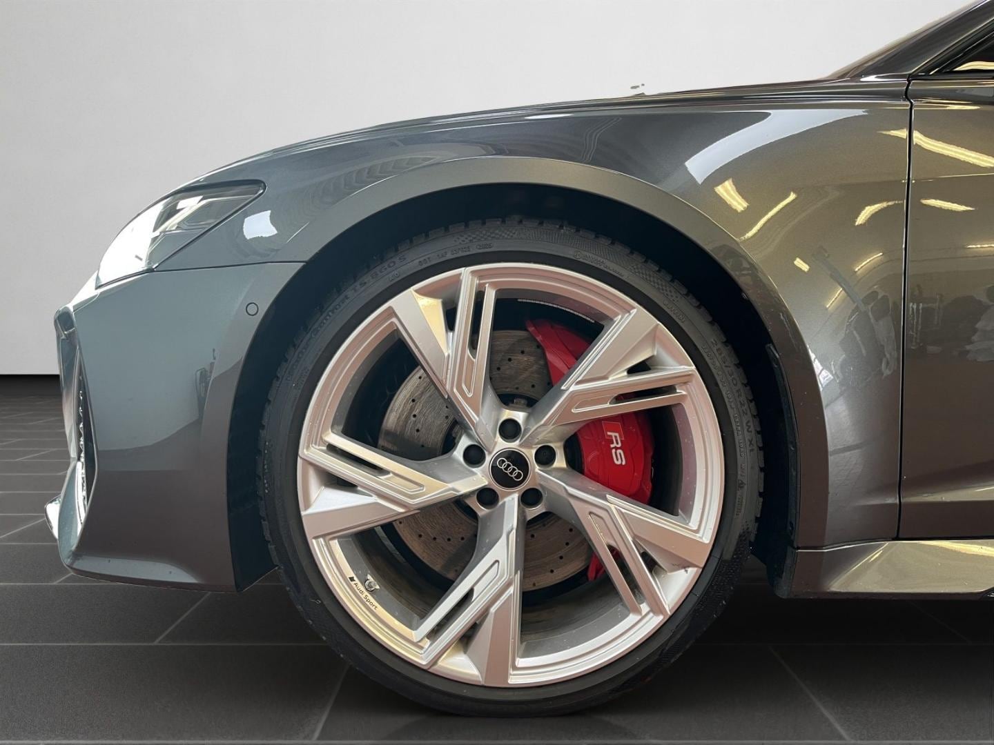Bild über Audi RS 6 Avant TFSI quattro tiptronic - für weitere Informationen kontaktieren Sie den Audi Partner