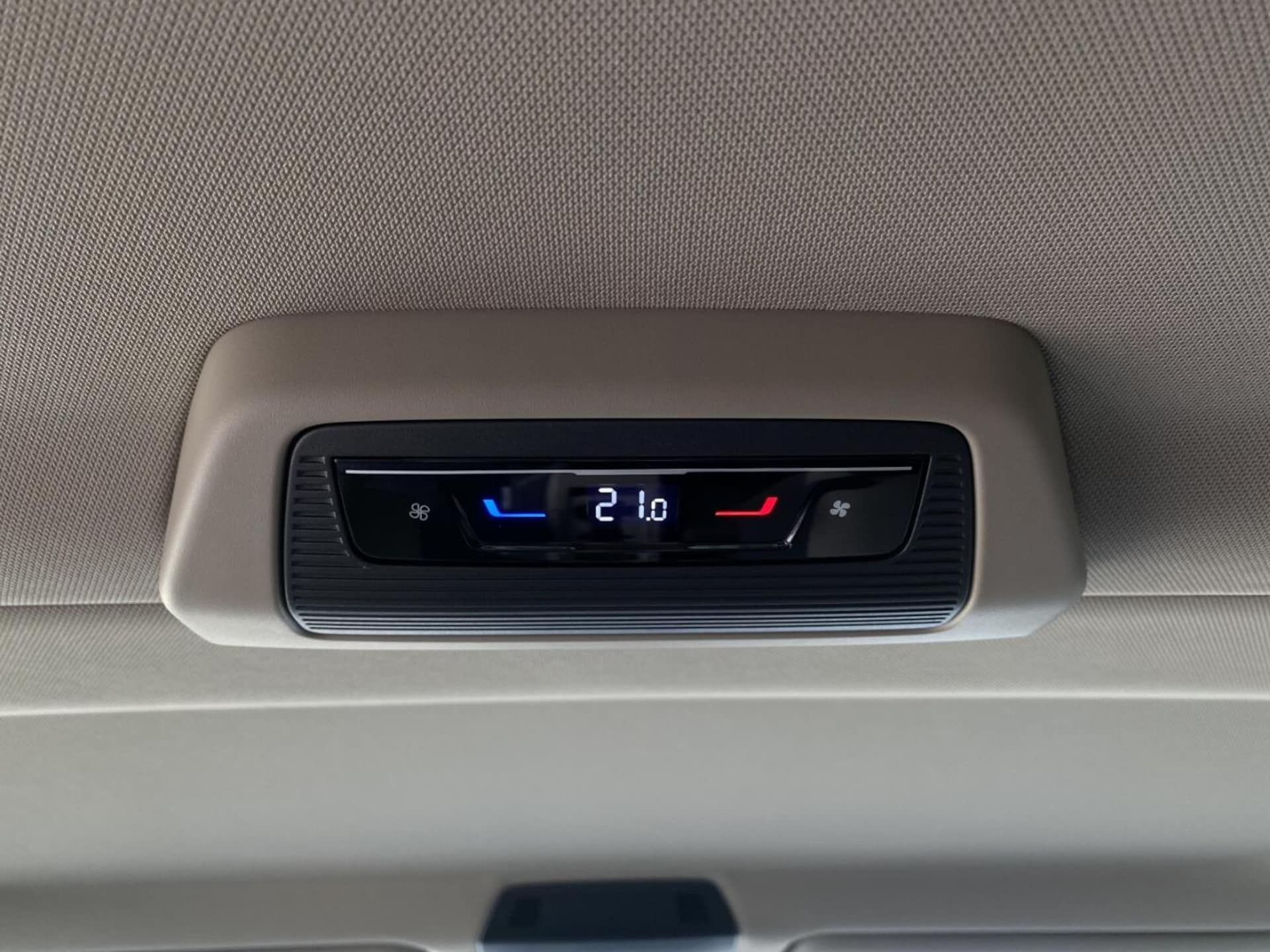 Volkswagen Multivan długi rozstaw osi Model bazowy