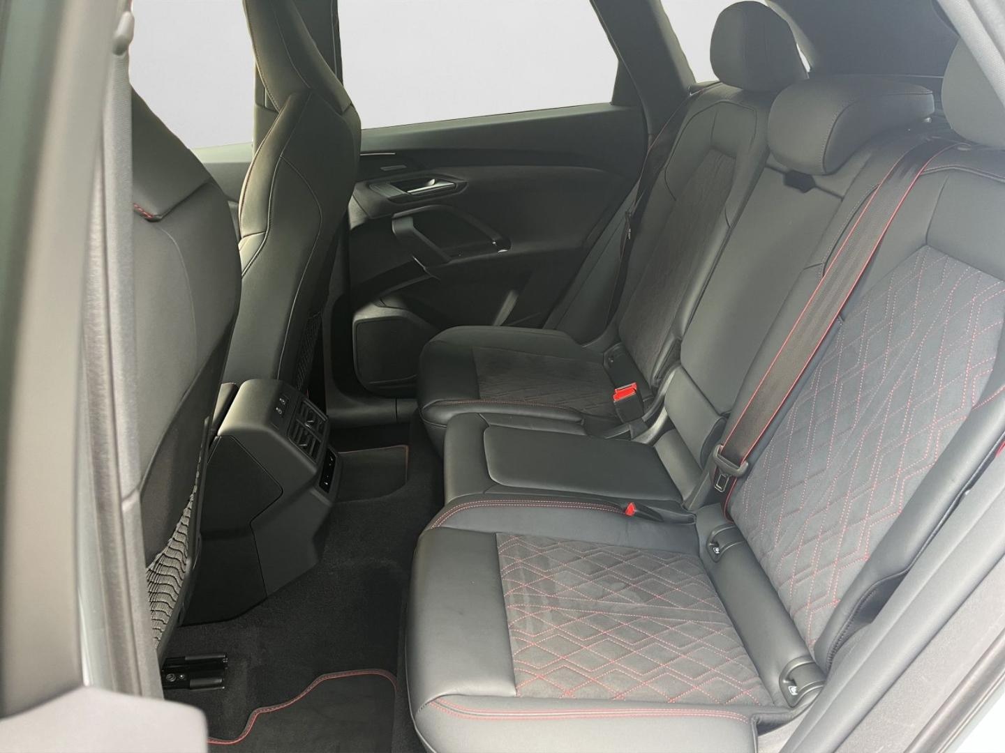 Bild über Audi Q5 SUV TFSI 150 kW S tronic - für weitere Informationen kontaktieren Sie den Audi Partner