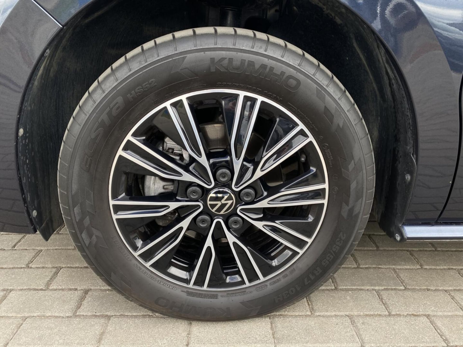 Volkswagen Multivan długi rozstaw osi Model bazowy