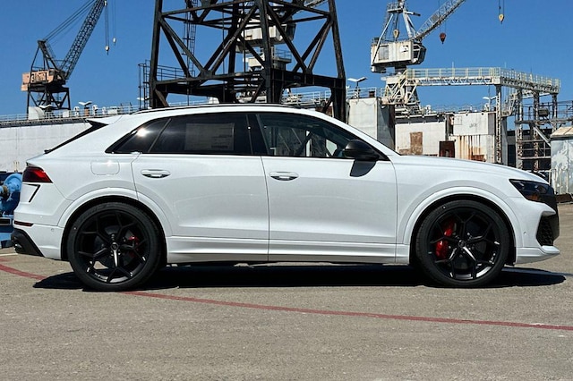 2025 Audi RS Q8 SUV performance