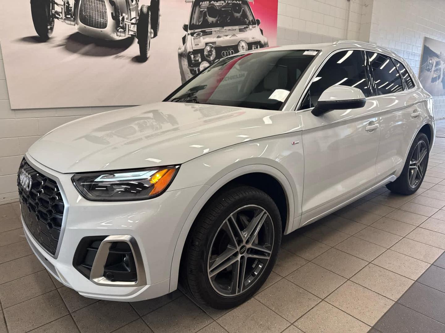 2023 Audi Q5 55 e Premium Plus's photo