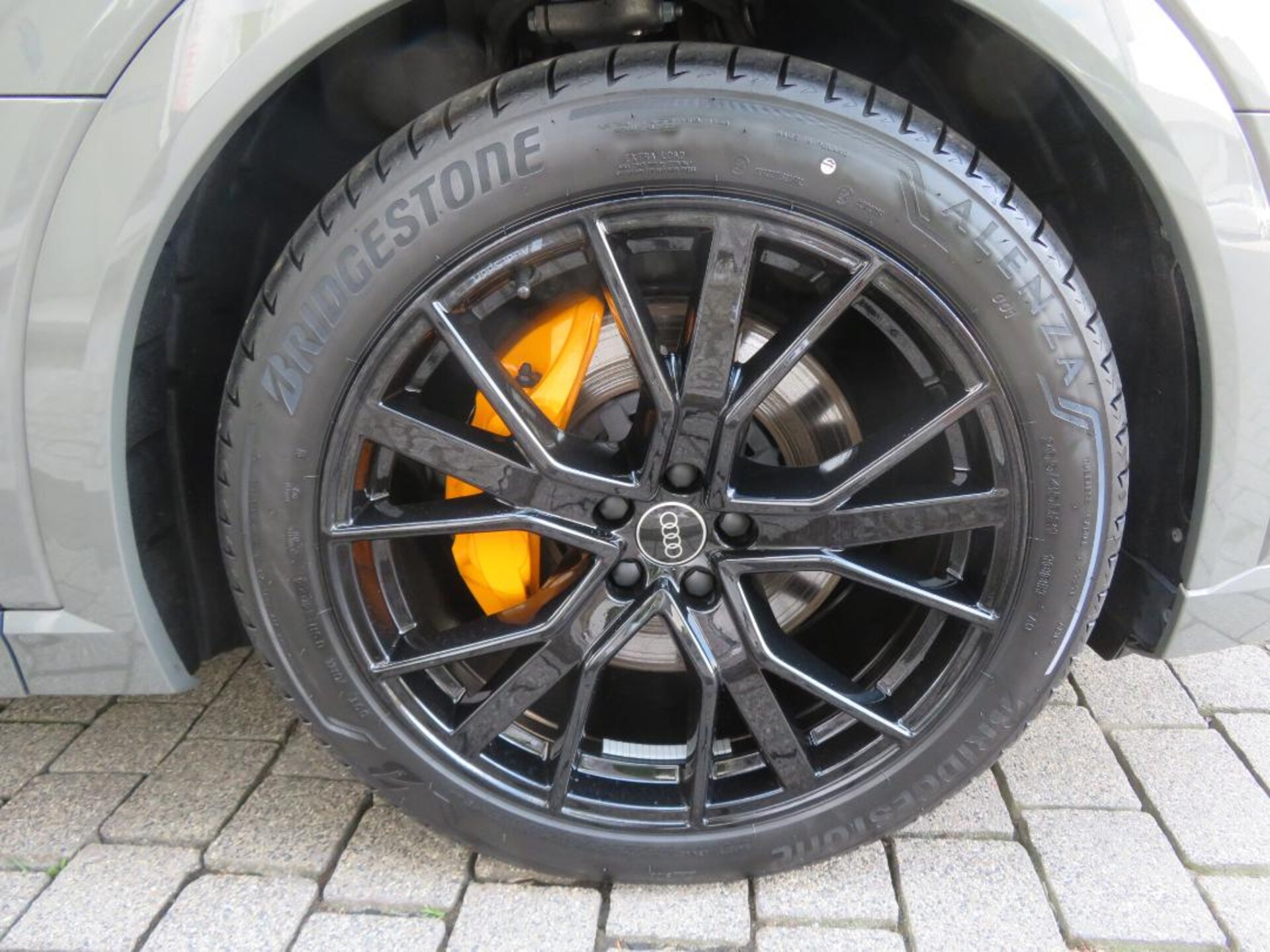 Audi e-tron S line
