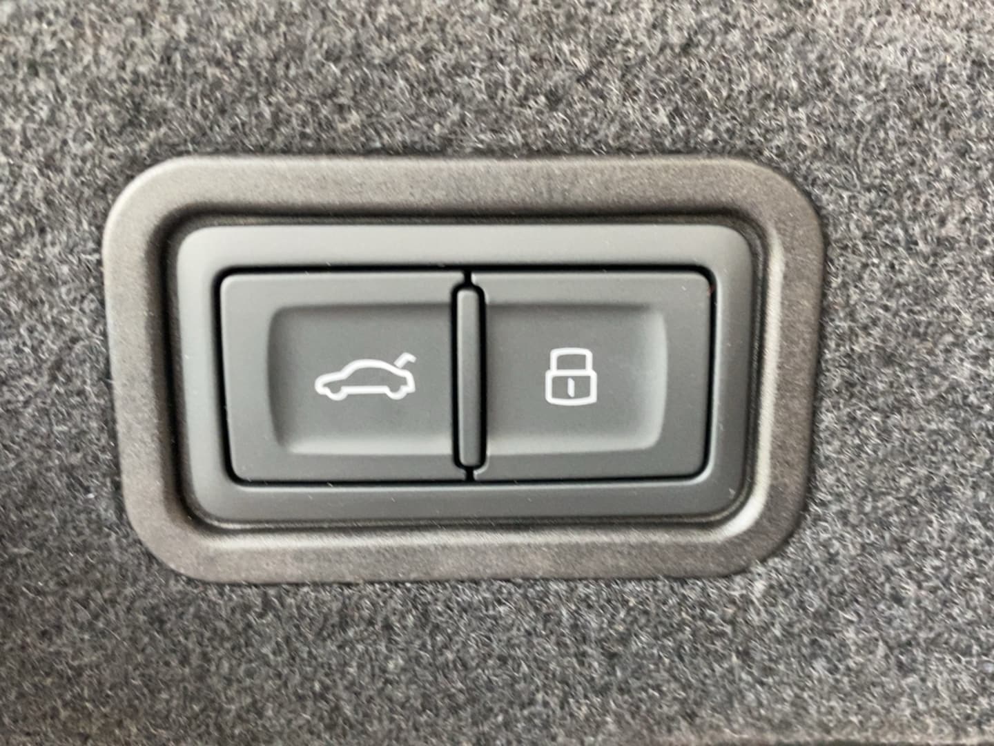 Bild über Audi A8 50 TDI quattro tiptronic - für weitere Informationen kontaktieren Sie den Audi Partner