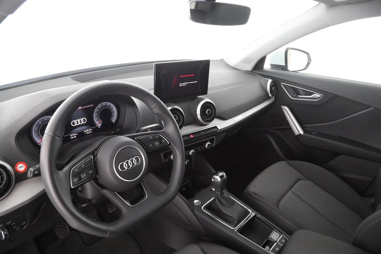 Bild über Audi Q2 S line 30 TFSI Schaltgetriebe - für weitere Informationen kontaktieren Sie den Audi Partner