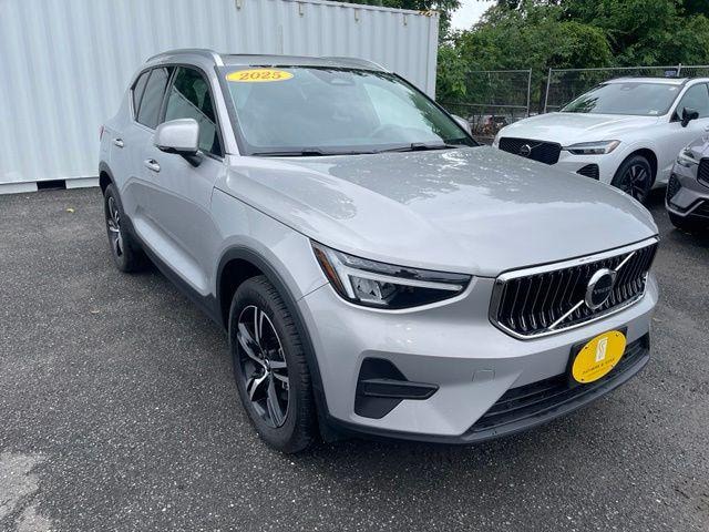 2025 Volvo XC40