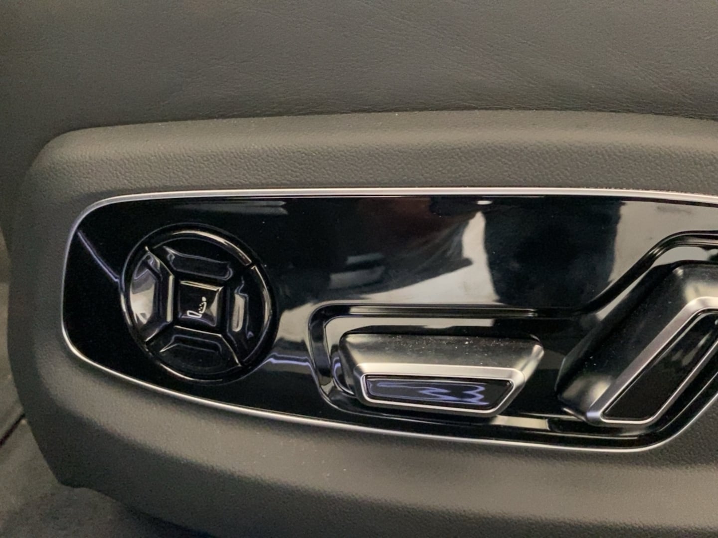 Bild über Audi A8 50 TDI quattro tiptronic - für weitere Informationen kontaktieren Sie den Audi Partner