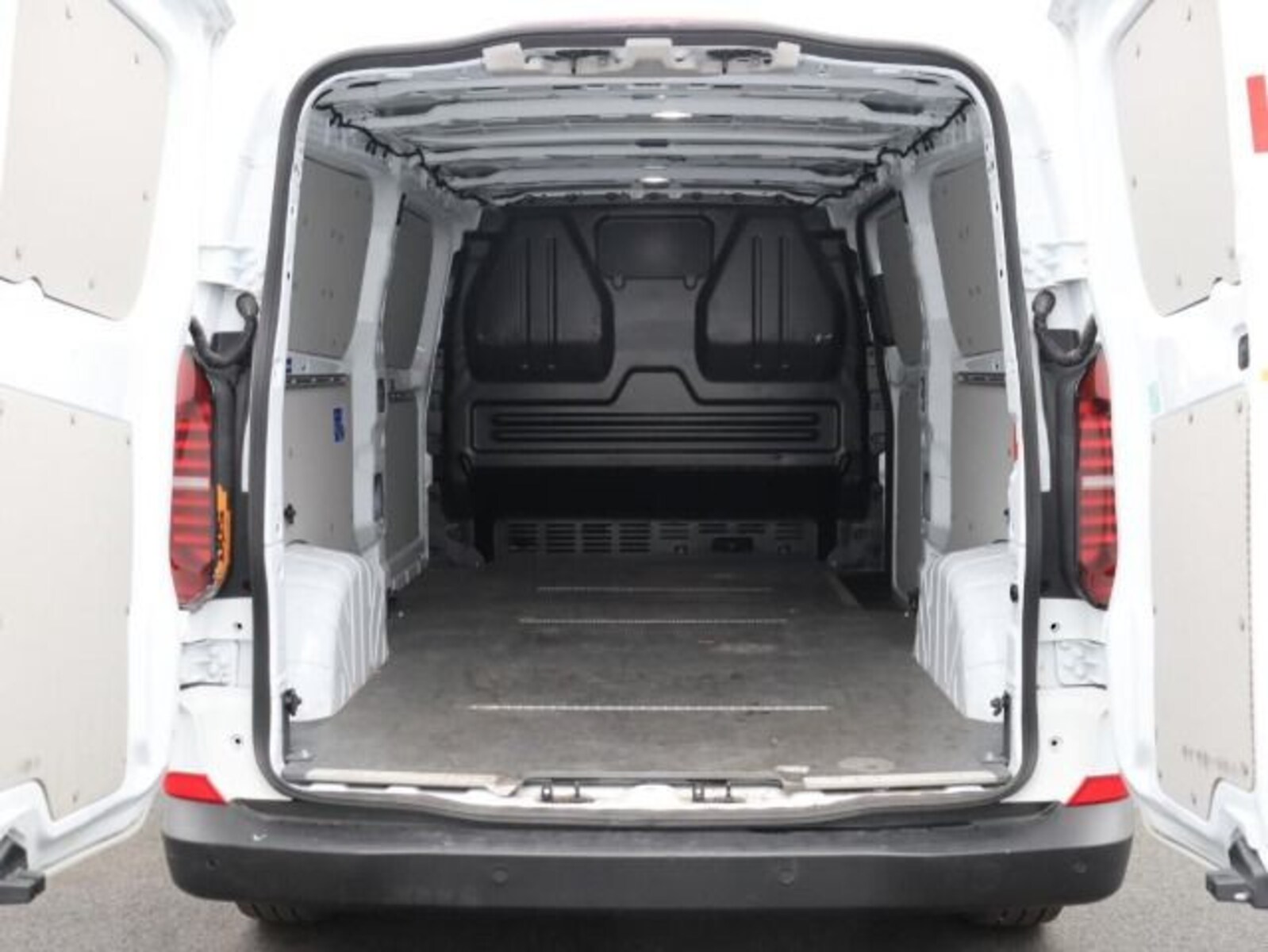 Volkswagen Transporter Kasten langer Radstand – Bild 8
