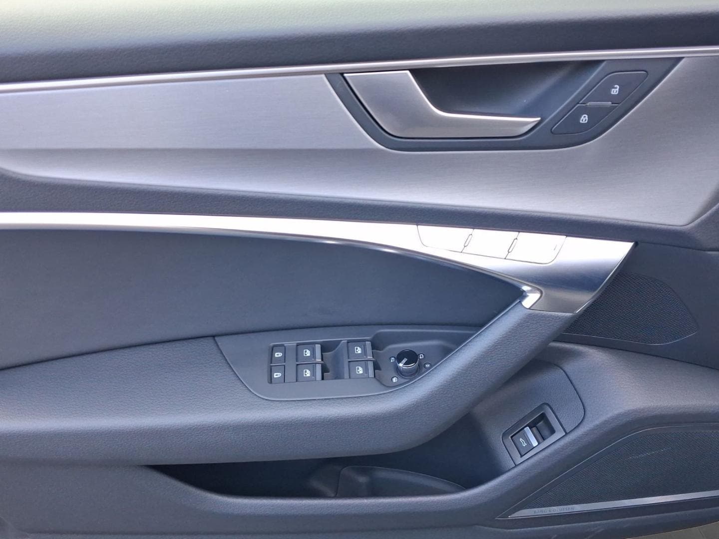 Bild über Audi S6 Avant TDI quattro tiptronic - für weitere Informationen kontaktieren Sie den Audi Partner