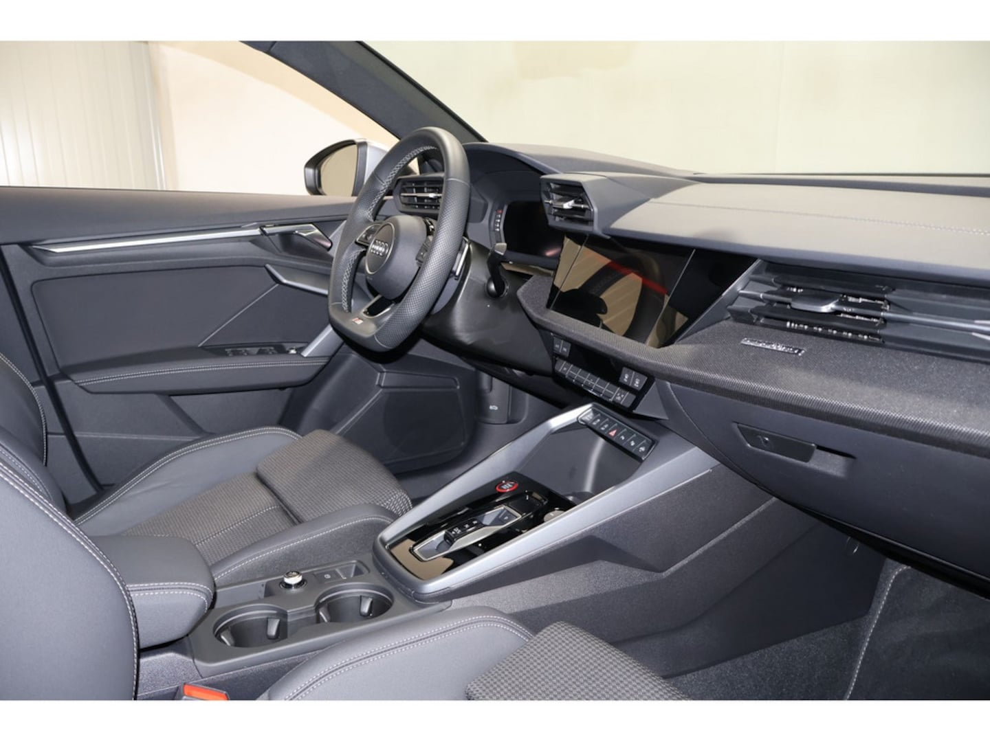 Bild über Audi S3 Sportback TFSI quattro S tronic - für weitere Informationen kontaktieren Sie den Audi Partner
