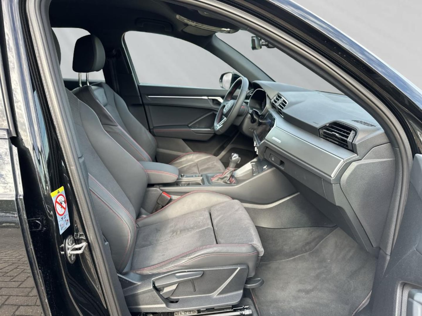 Bild über Audi Q3 S line 40 TFSI quattro S tronic - für weitere Informationen kontaktieren Sie den Audi Partner