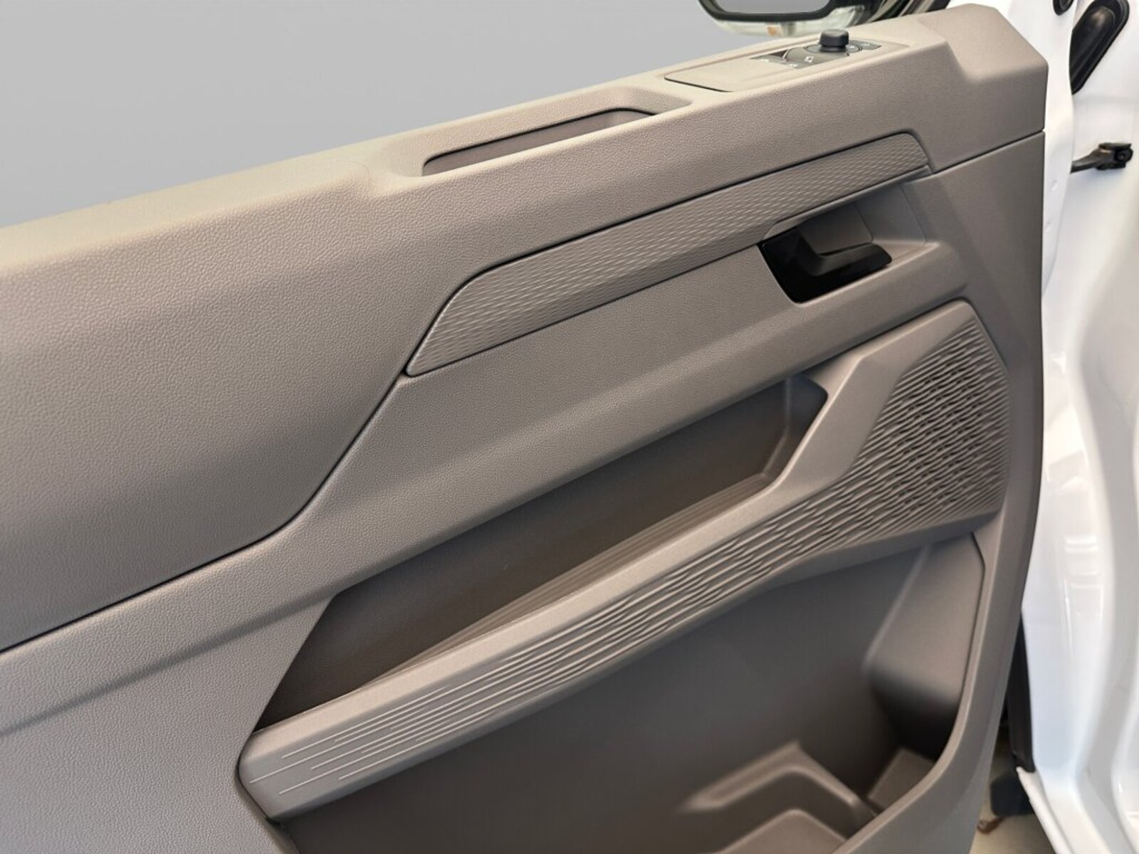 Volkswagen Transporter Kombi langer Radstand – Bild 9
