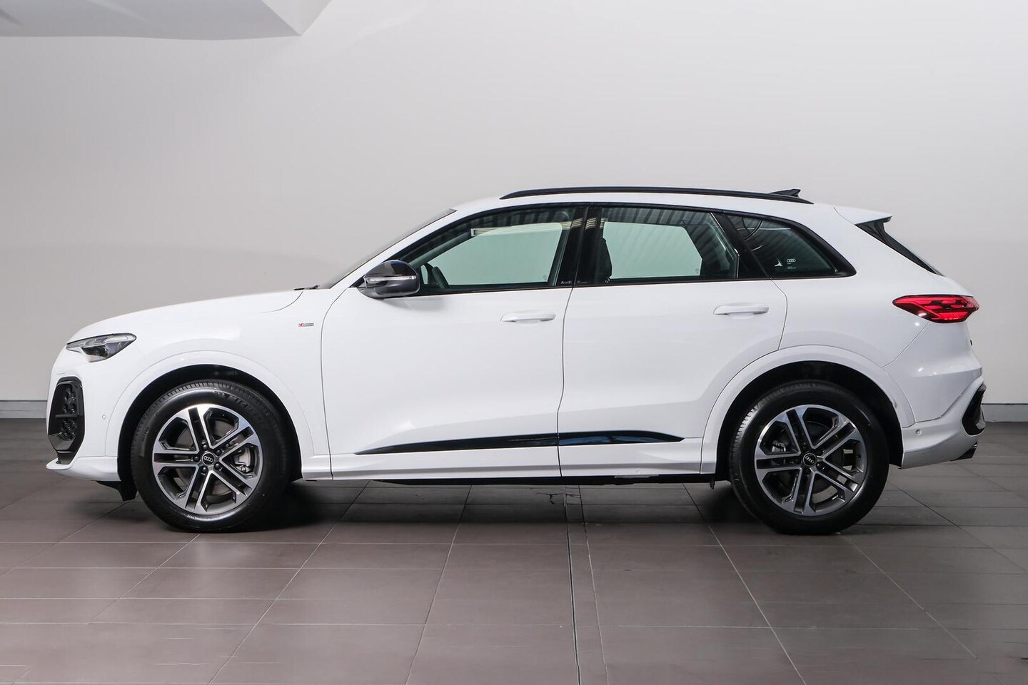 Image about Audi Q5 SUV TDI quattro 150 kW
