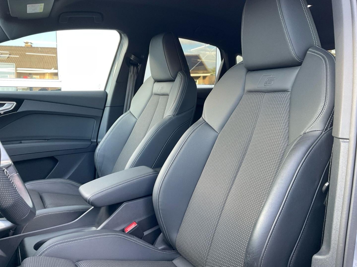 Bild über Audi Q4 Sportback e-tron 40 e-tron - für weitere Informationen kontaktieren Sie den Audi Partner
