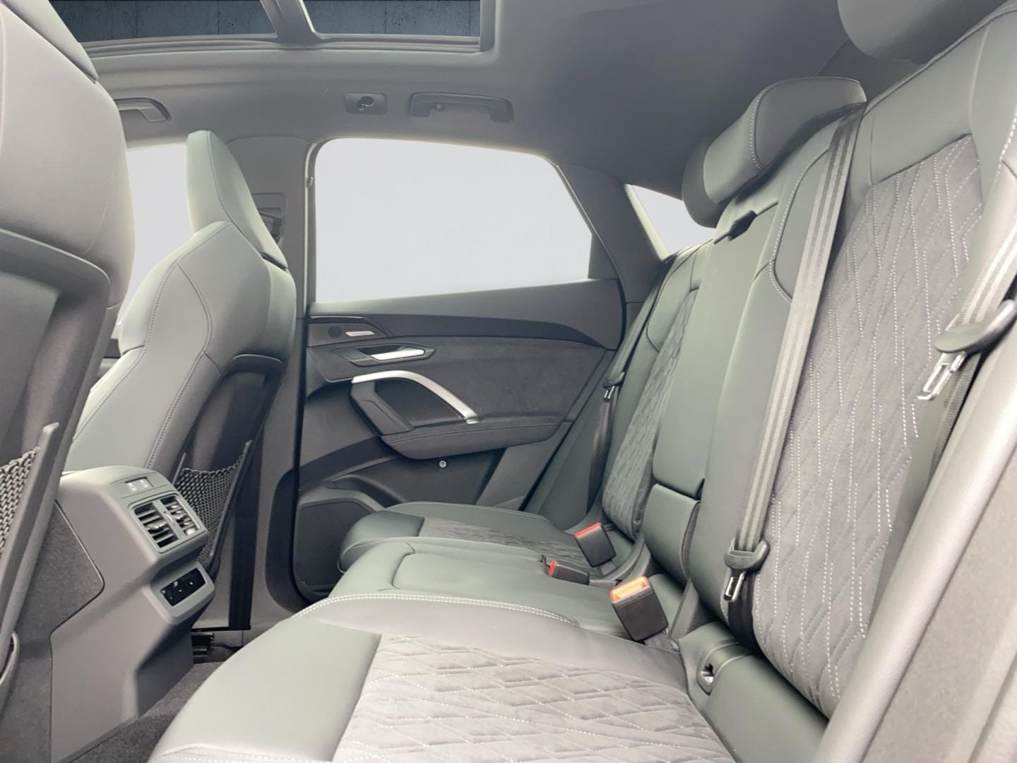 Bild über Audi Q5 Sportback TDI quattro 150 kW S tronic - für weitere Informationen kontaktieren Sie den Audi Partner