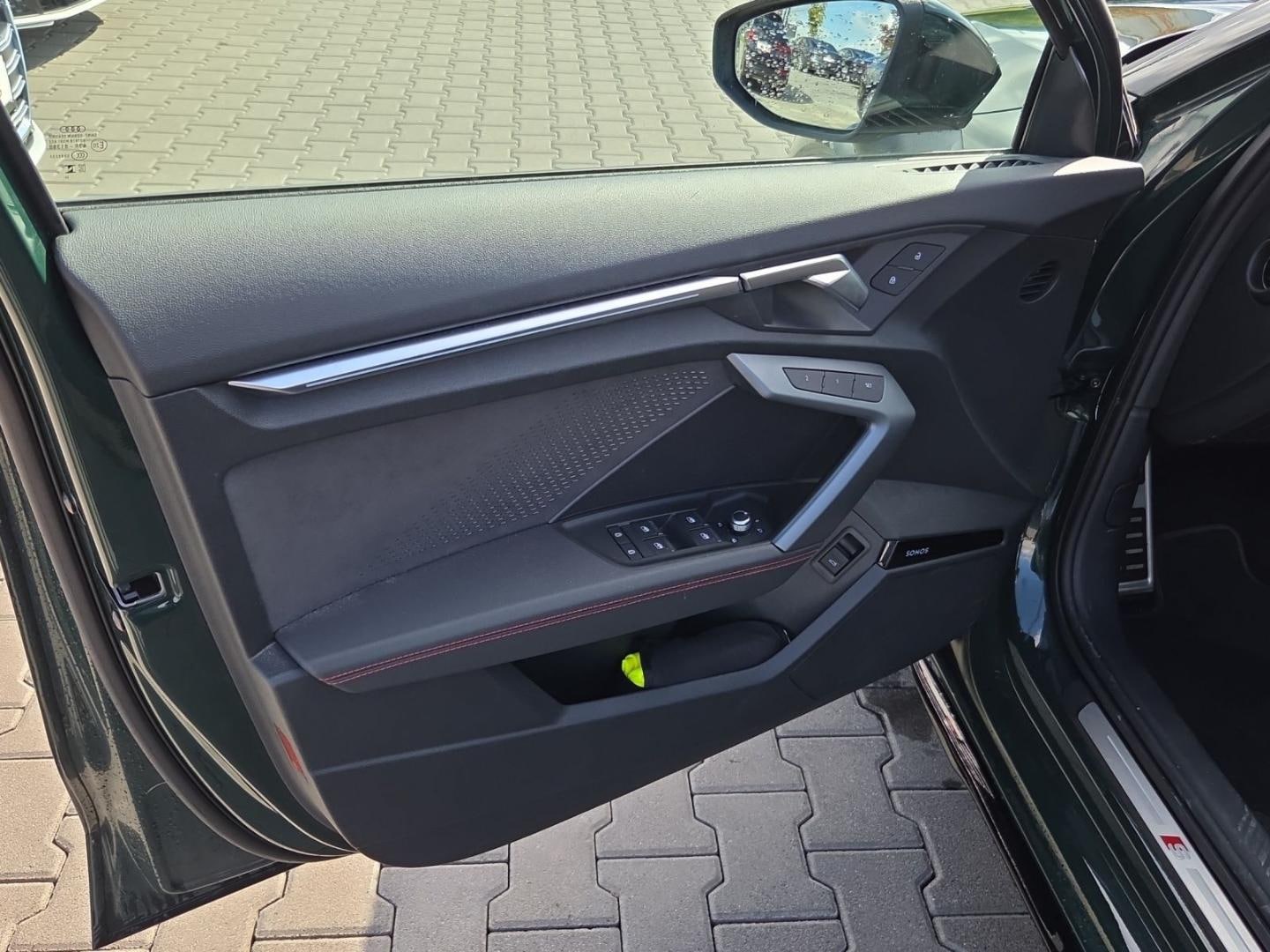 Bild über Audi S3 Limousine TFSI quattro S tronic - für weitere Informationen kontaktieren Sie den Audi Partner