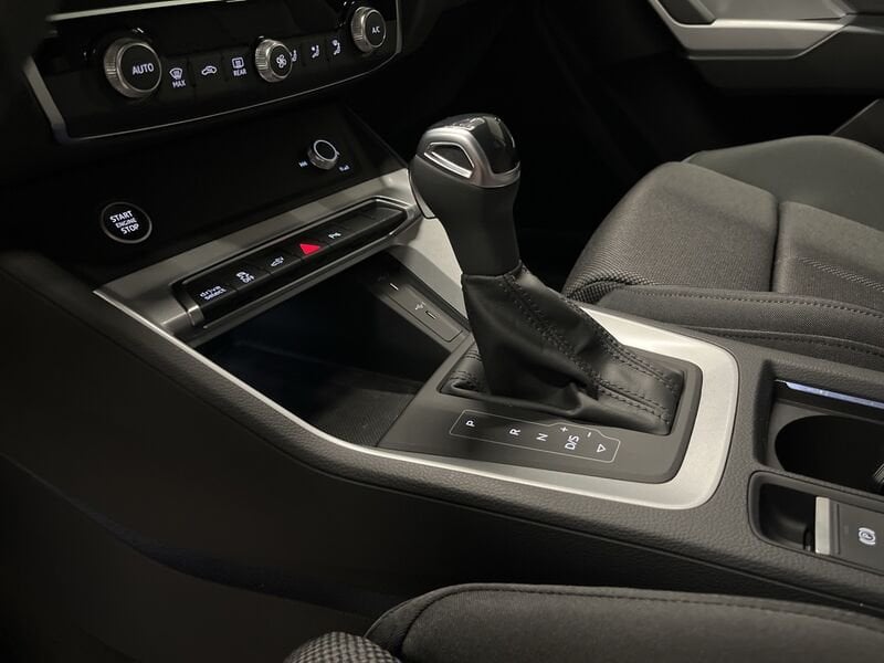 Immagine di Audi Q3 TFSI e S line edition 45 TFSI e 180 kW (245 CV) S tronic - Vista: for more details contact your dealer