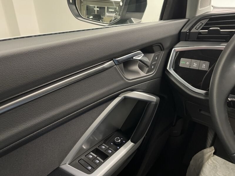 Immagine di Audi Q3 TFSI e S line edition 45 TFSI e 180 kW (245 CV) S tronic - Vista: for more details contact your dealer