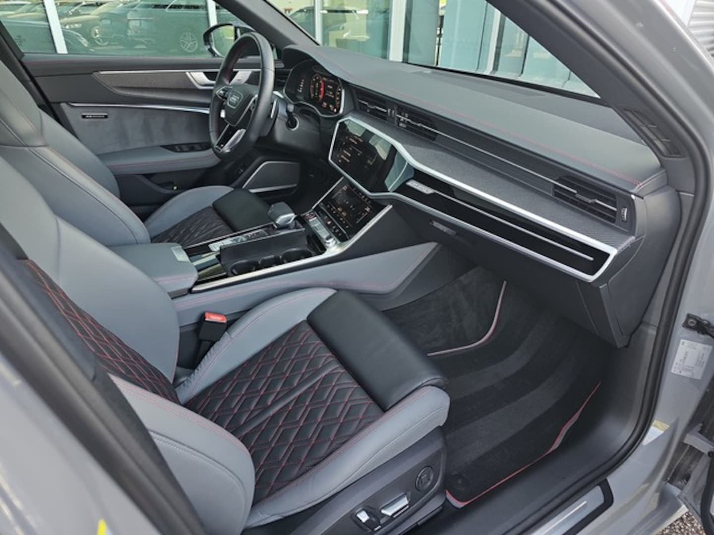 Bild über Audi S6 Limousine TDI quattro tiptronic - für weitere Informationen kontaktieren Sie den Audi Partner
