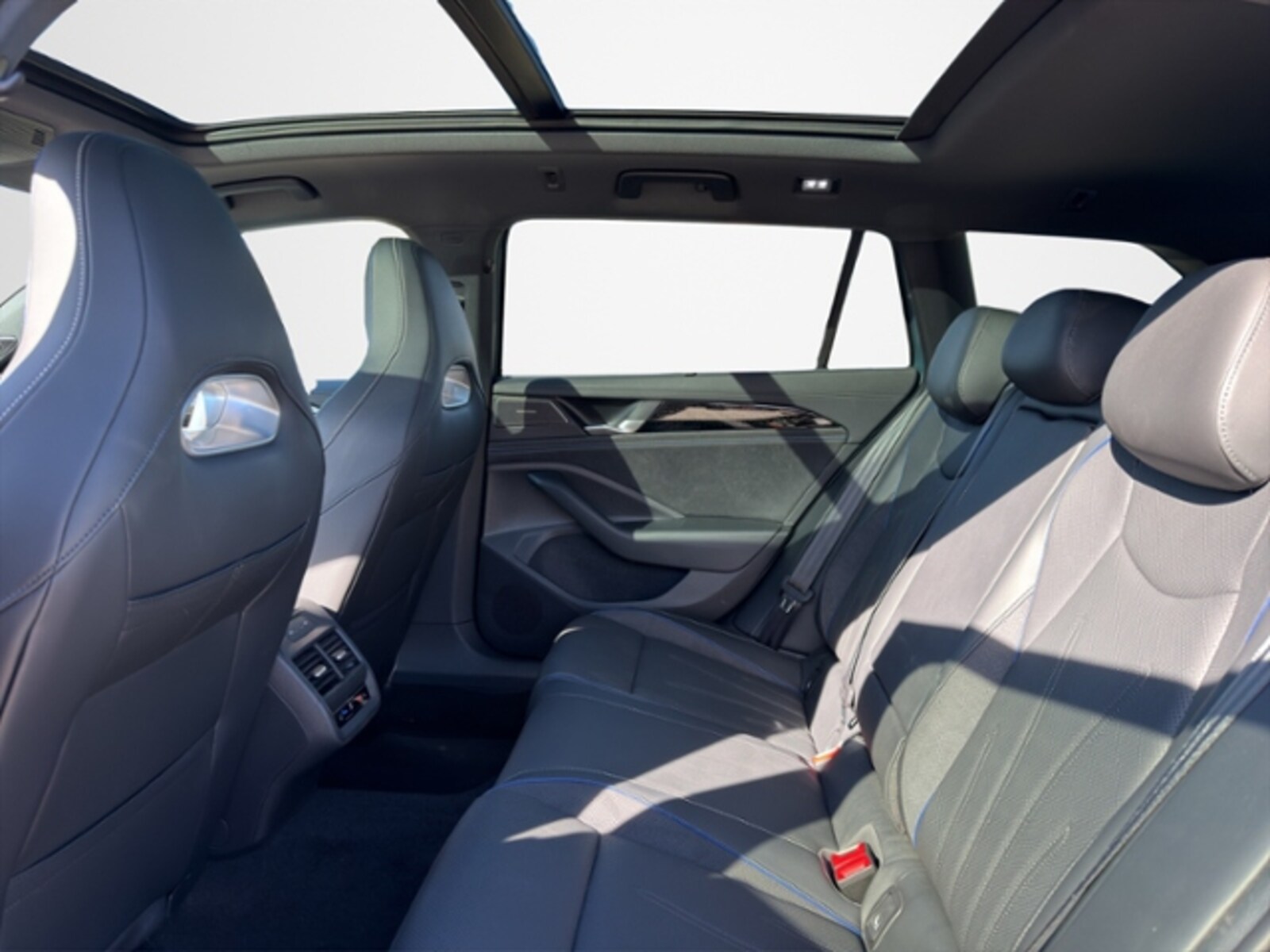 Volkswagen Passat – Bild 13