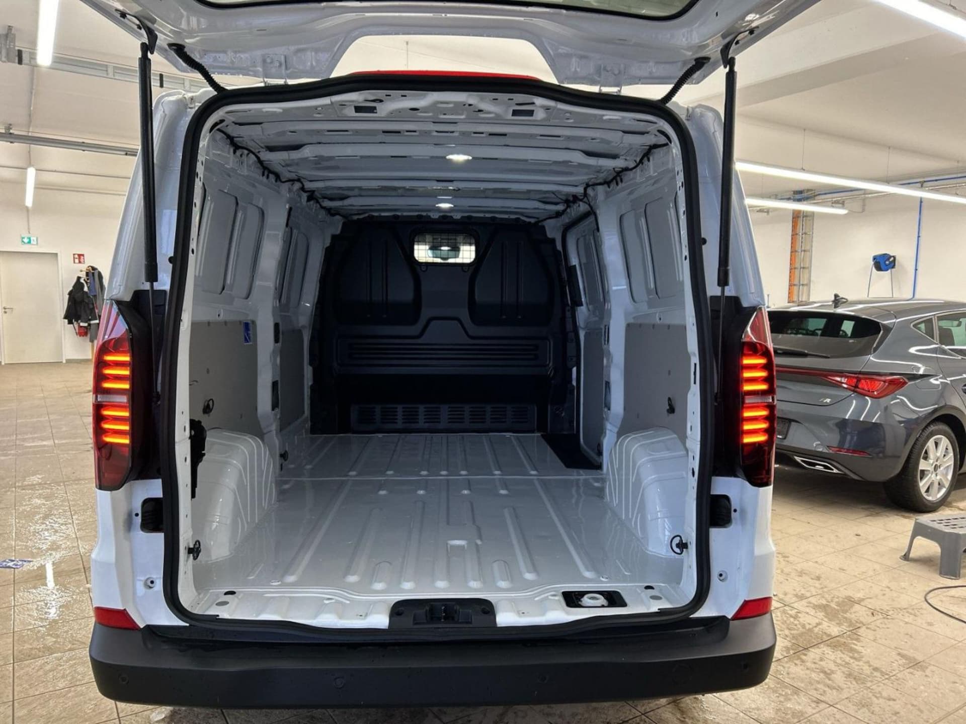 Volkswagen Transporter Kasten langer Radstand