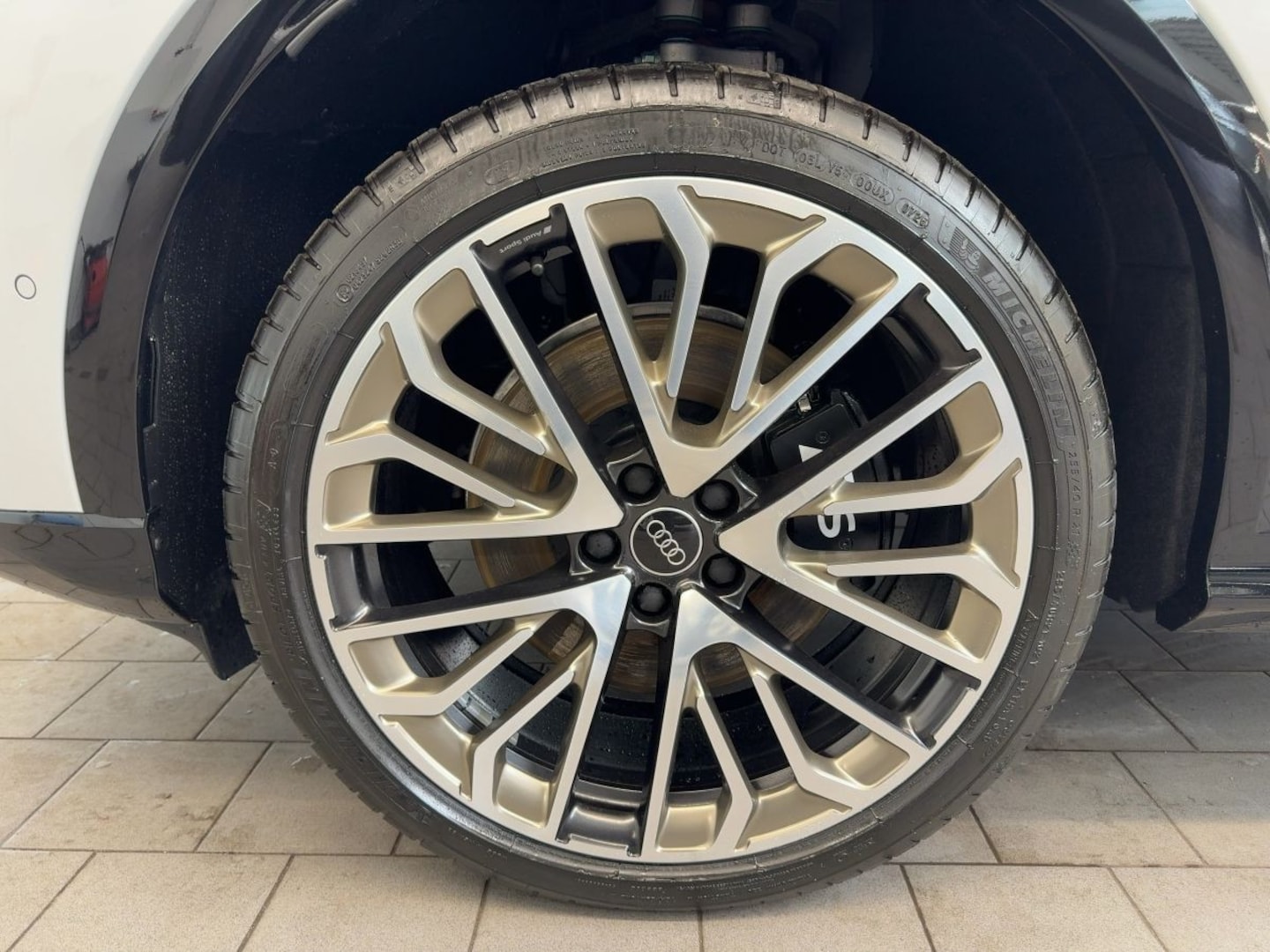 Bild über Audi SQ5 Sportback edition one mit Akzenten mythosschwarz TFSI 270 kW S tronic - für weitere Informationen kontaktieren Sie den Audi Partner