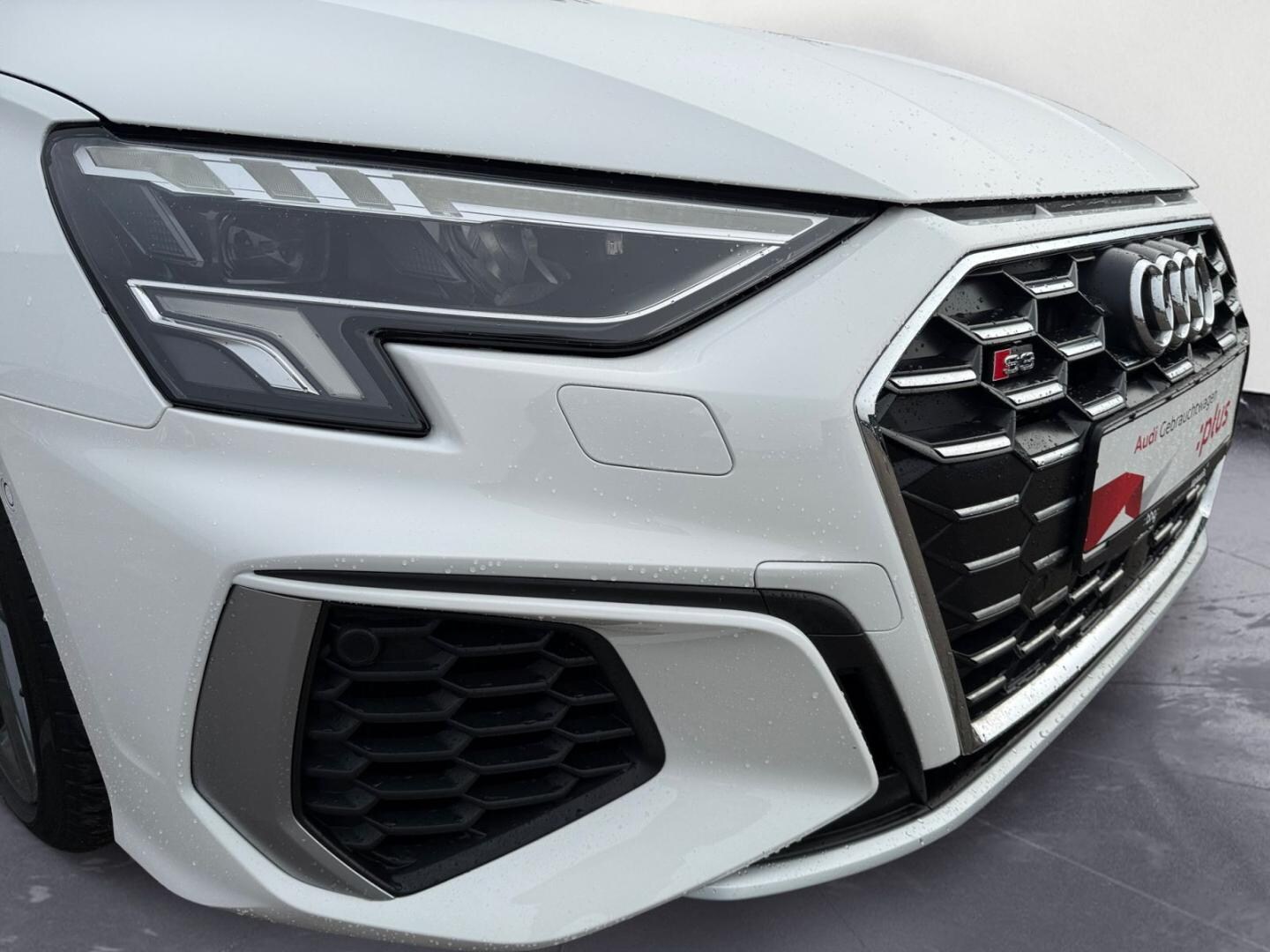 Bild über Audi S3 Limousine TFSI quattro S tronic - für weitere Informationen kontaktieren Sie den Audi Partner