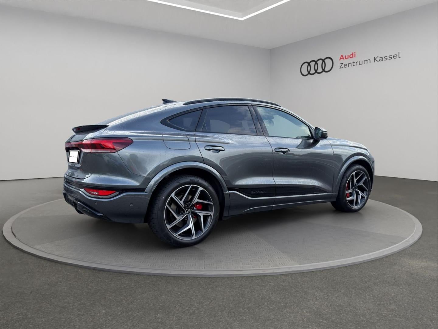 Bild über Audi SQ6 Sportback e-tron e-tron quattro 360 kW - für weitere Informationen kontaktieren Sie den Audi Partner