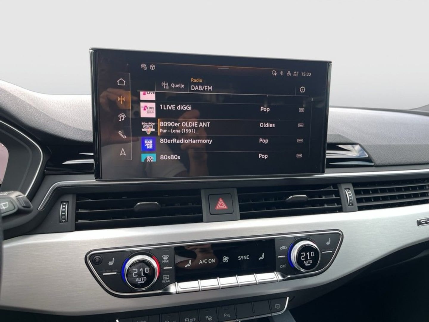Bild über Audi A4 Avant S line 40 TFSI quattro S tronic - für weitere Informationen kontaktieren Sie den Audi Partner