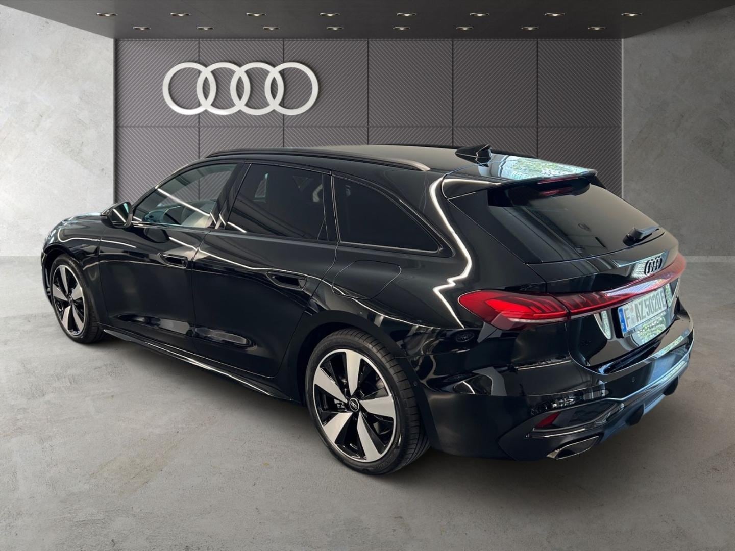 Bild über Audi A5 Avant e-hybrid edition one e-hybrid quattro 220 kW S tronic - für weitere Informationen kontaktieren Sie den Audi Partner