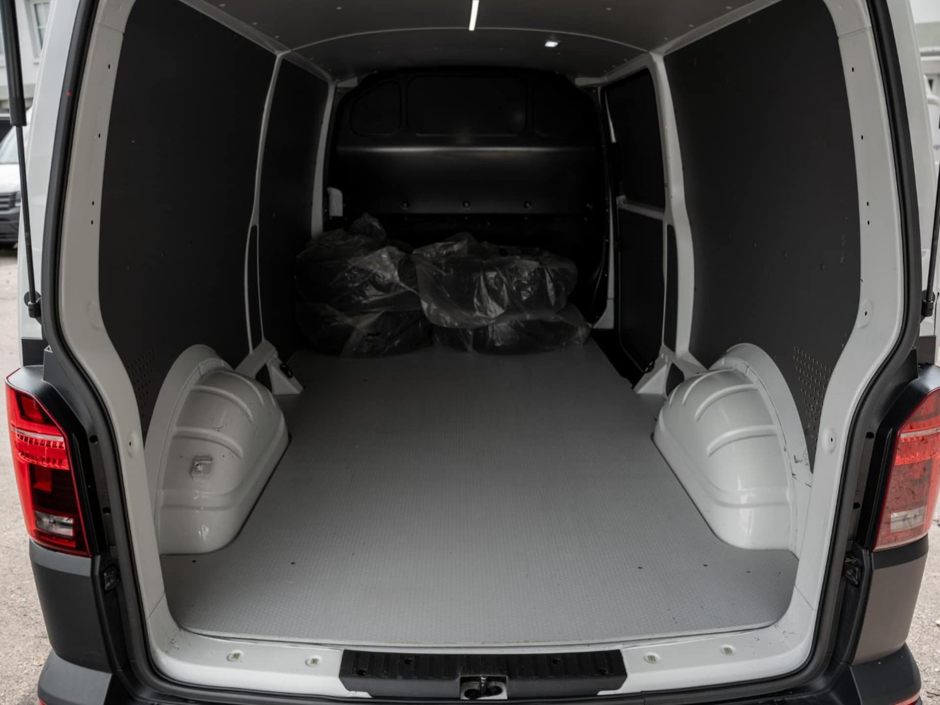 Volkswagen T6.1 Transporter Kasten langer Radstand