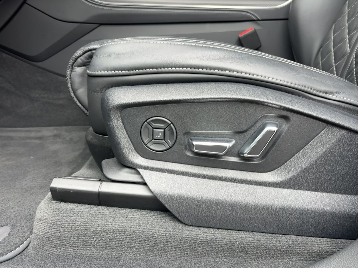 Bild über Audi Q8 SUV 55 TFSI quattro tiptronic - für weitere Informationen kontaktieren Sie den Audi Partner