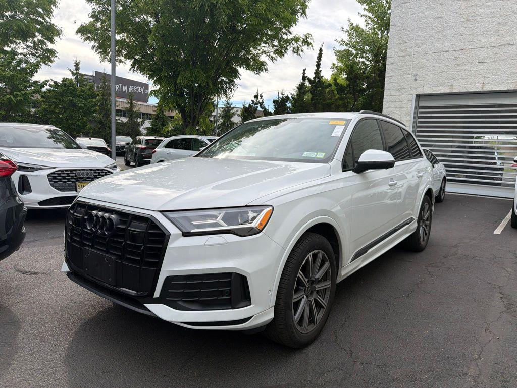 2022 Audi Q7 45 Premium Plus quattro Tiptronic's photo