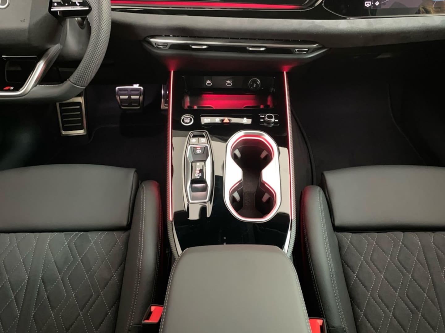 Bild über Audi A6 Limousine e-hybrid edition one e-hybrid quattro 220 kW S tronic - für weitere Informationen kontaktieren Sie den Audi Partner
