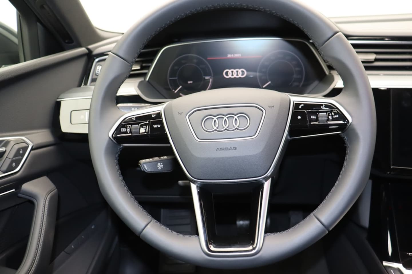 Bild über Audi e-tron 55 quattro - für weitere Informationen kontaktieren Sie den Audi Partner