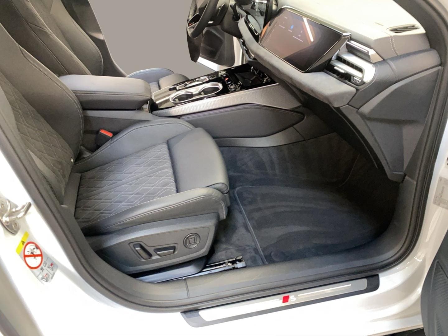 Bild über Audi A6 Avant TDI quattro 150 kW S tronic - für weitere Informationen kontaktieren Sie den Audi Partner