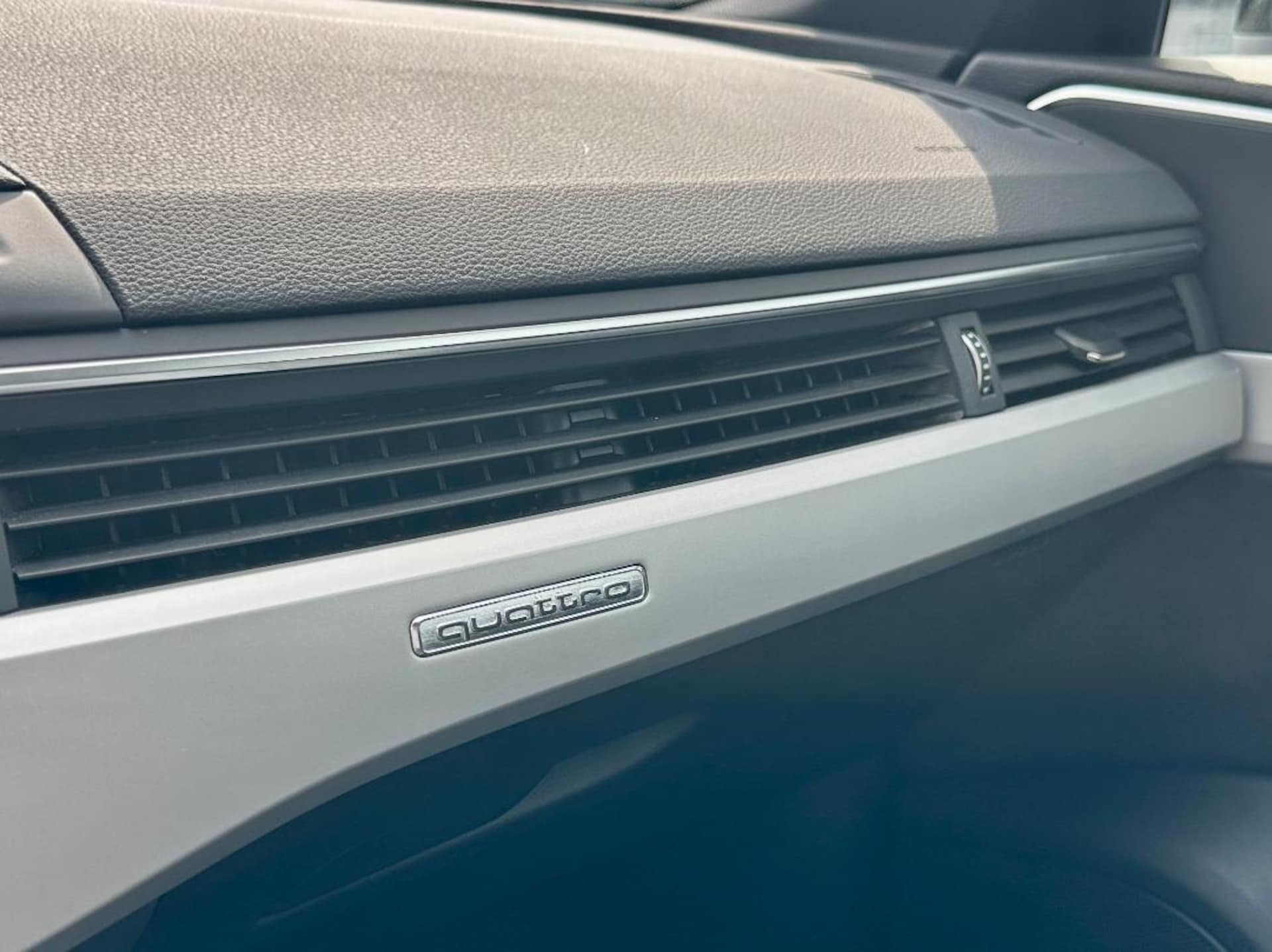 Audi A4 Avant S line