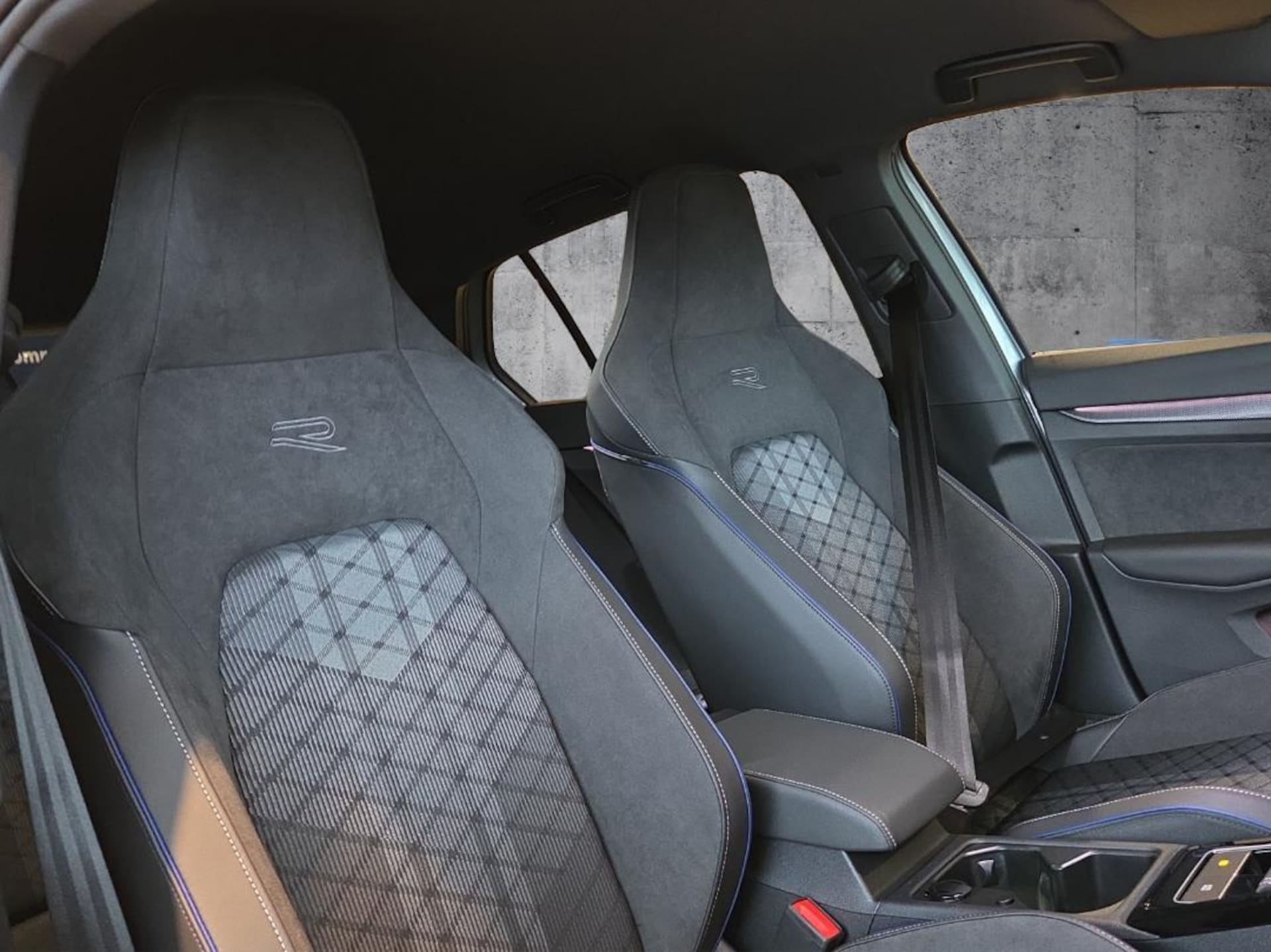 Volkswagen Golf R-Line