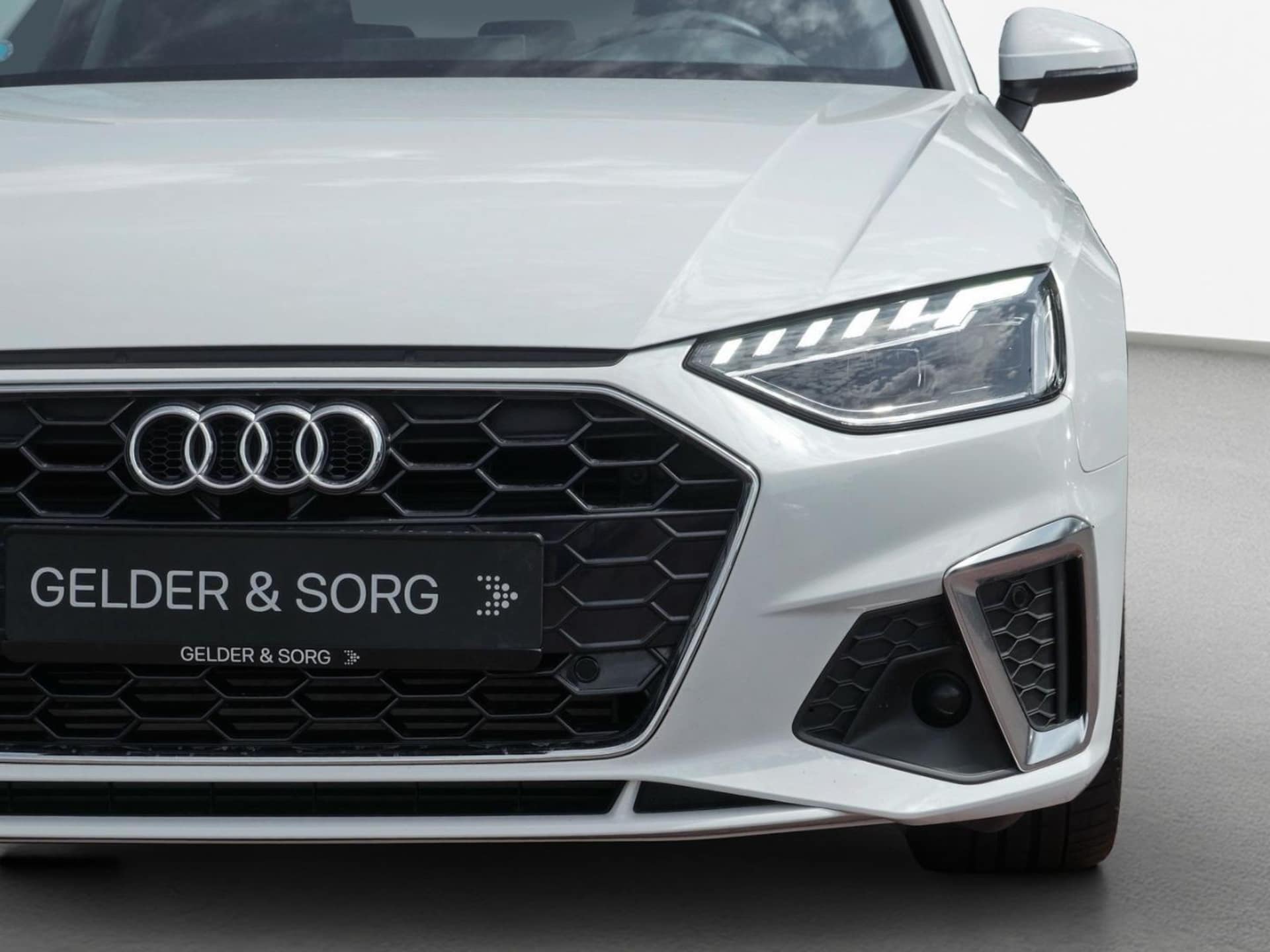 Audi A4 Avant S line