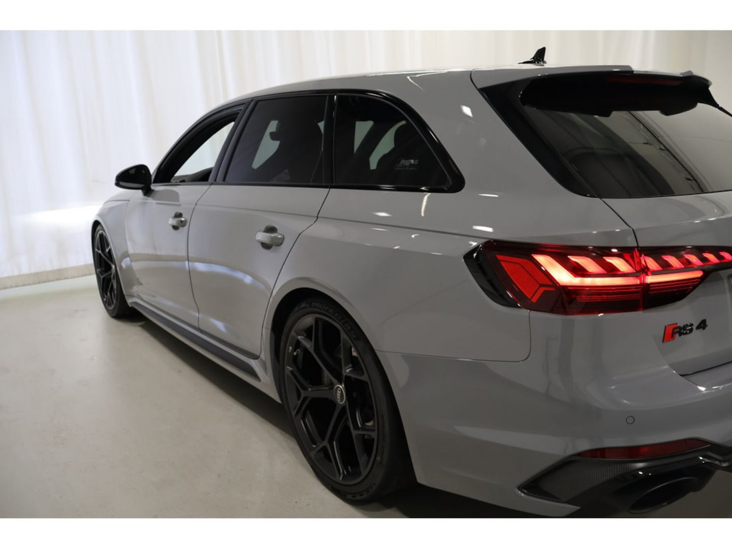 Bild über Audi RS 4 Avant quattro tiptronic - für weitere Informationen kontaktieren Sie den Audi Partner
