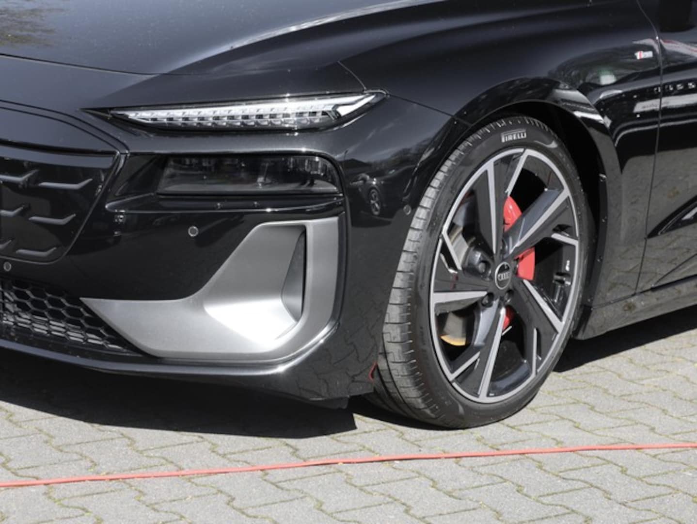 Bild über Audi A6 Avant e-tron e-tron quattro - für weitere Informationen kontaktieren Sie den Audi Partner