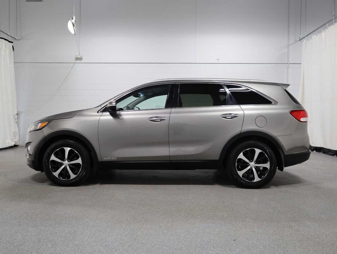 Used 2016 Kia Sorento EX with VIN 5XYPHDA57GG141192 for sale in Novi, MI