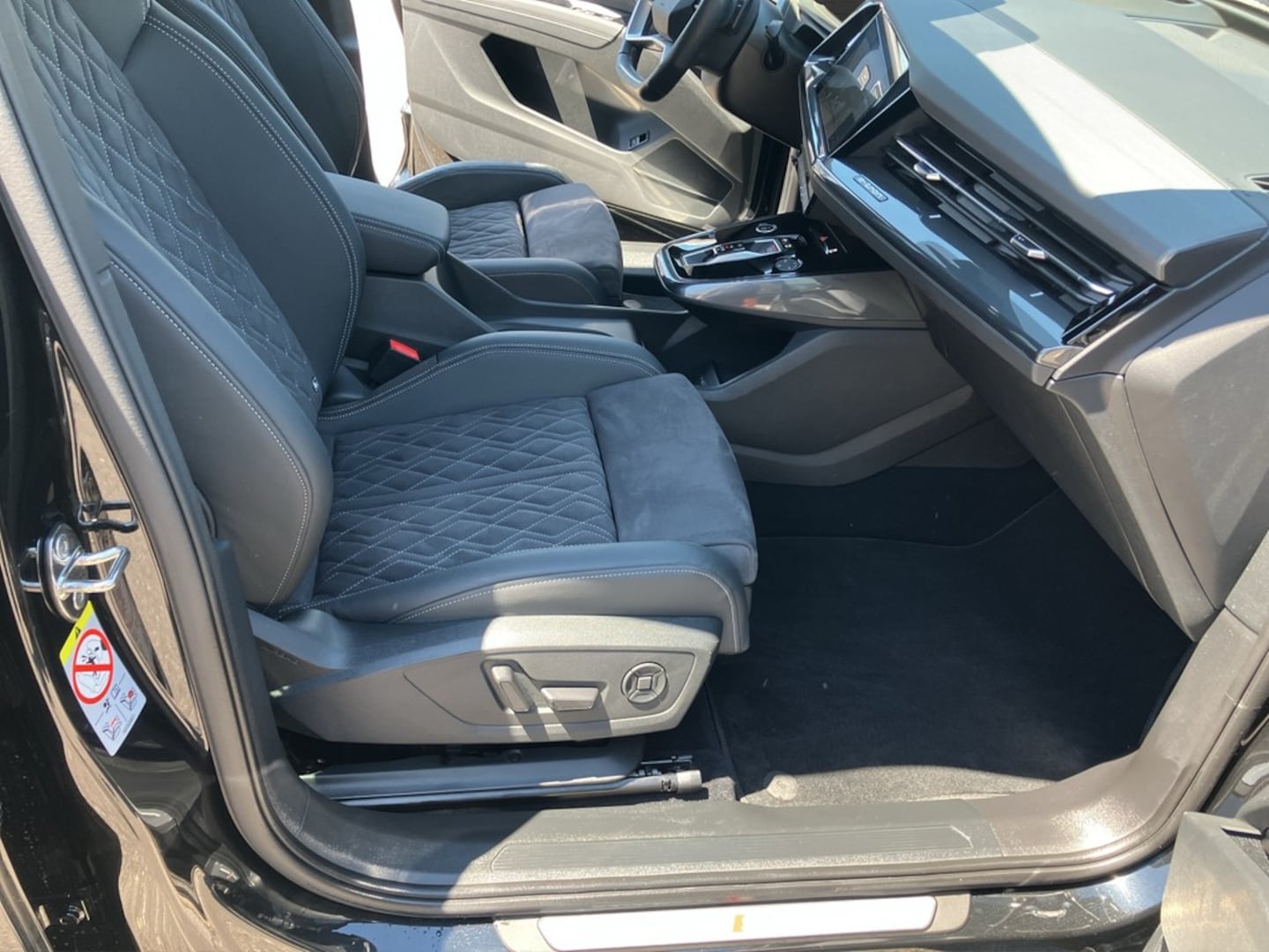 Bild über Audi Q4 e-tron 50 e-tron quattro - für weitere Informationen kontaktieren Sie den Audi Partner