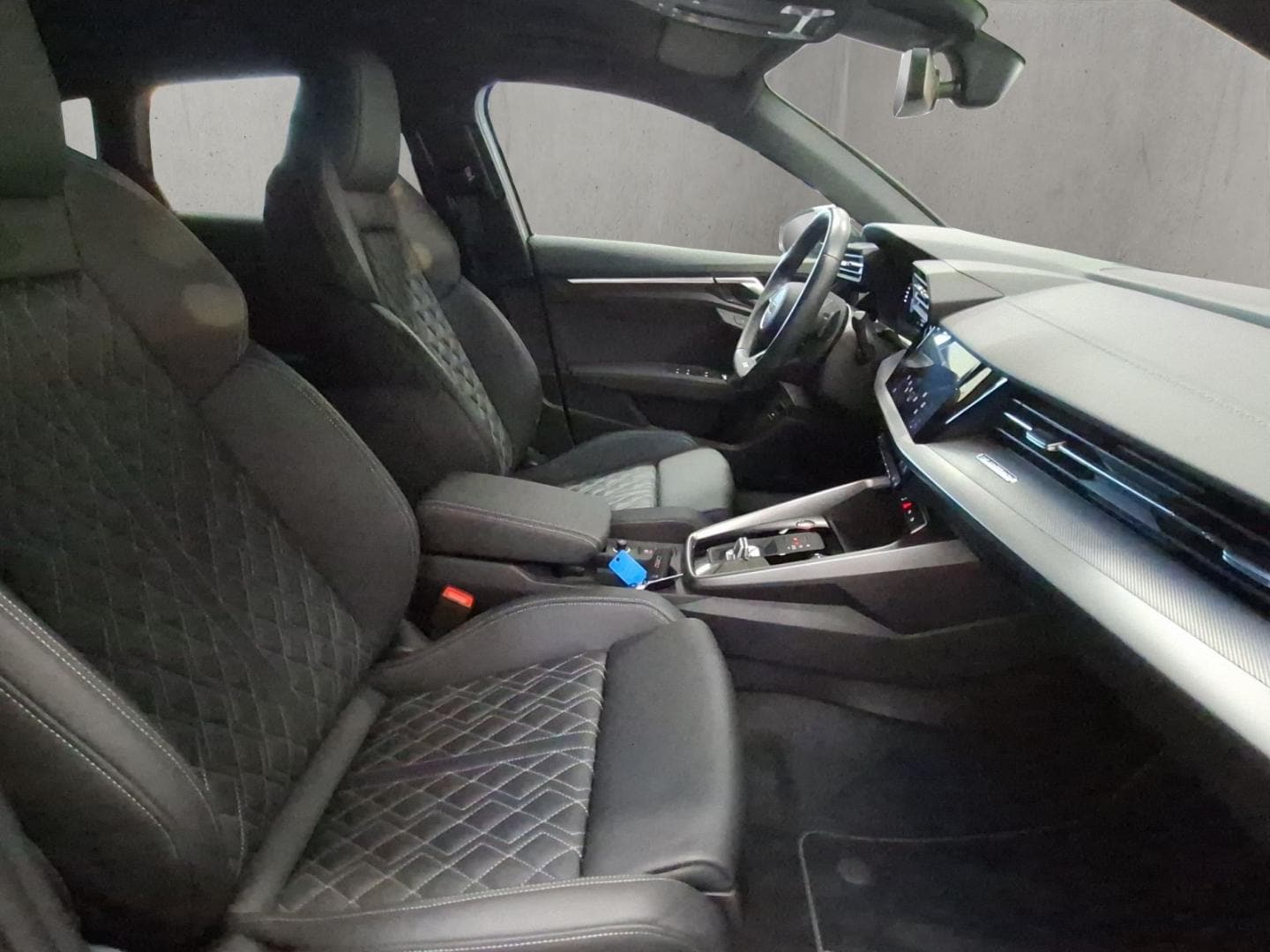 Bild über Audi S3 Sportback TFSI quattro S tronic - für weitere Informationen kontaktieren Sie den Audi Partner