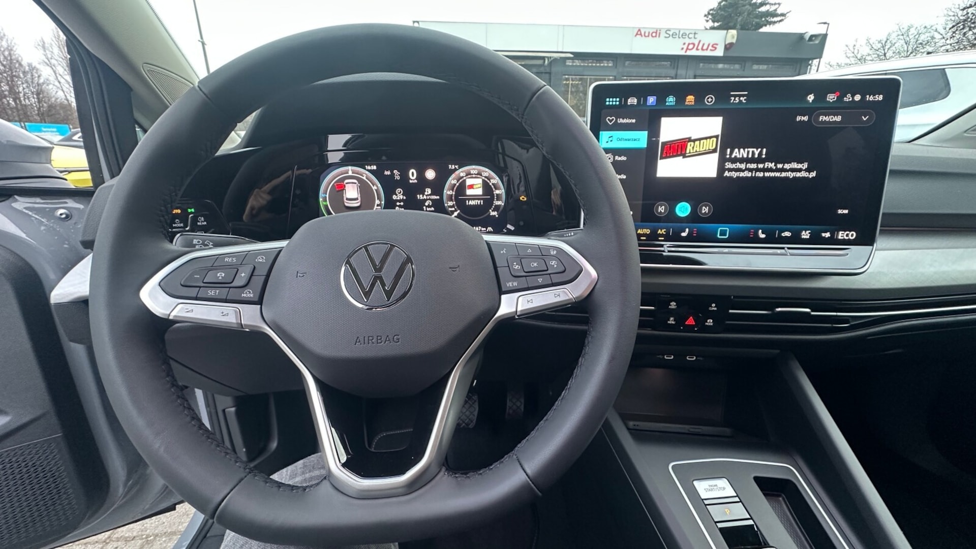 Volkswagen Golf Life