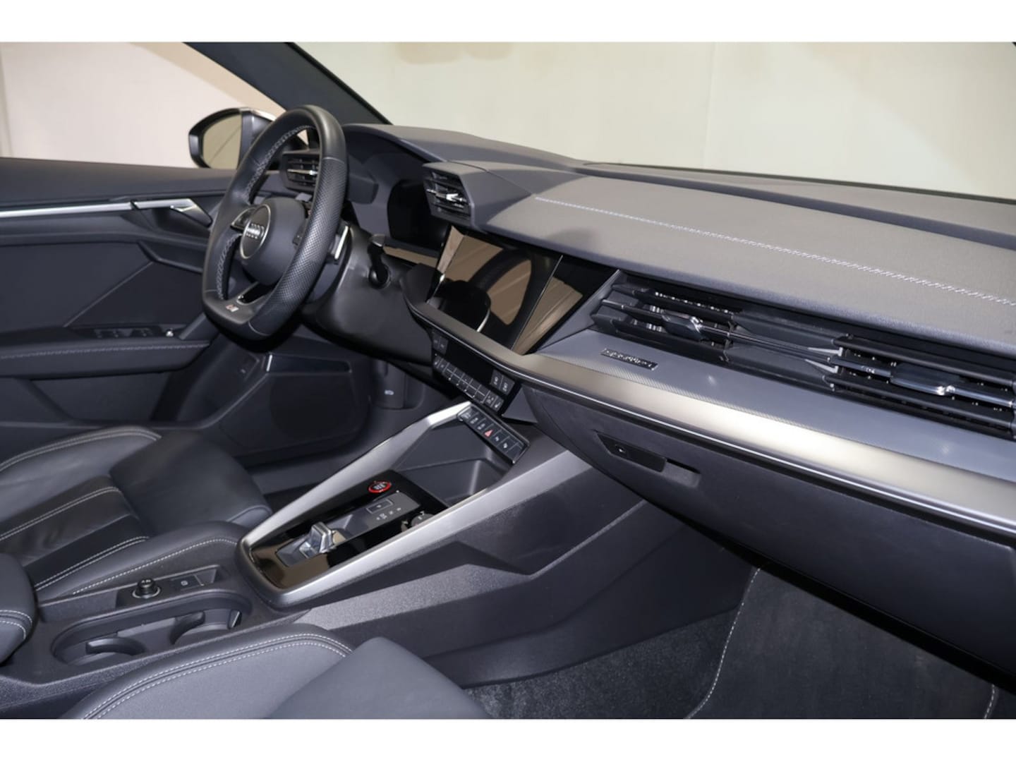 Bild über Audi S3 Sportback TFSI quattro S tronic - für weitere Informationen kontaktieren Sie den Audi Partner